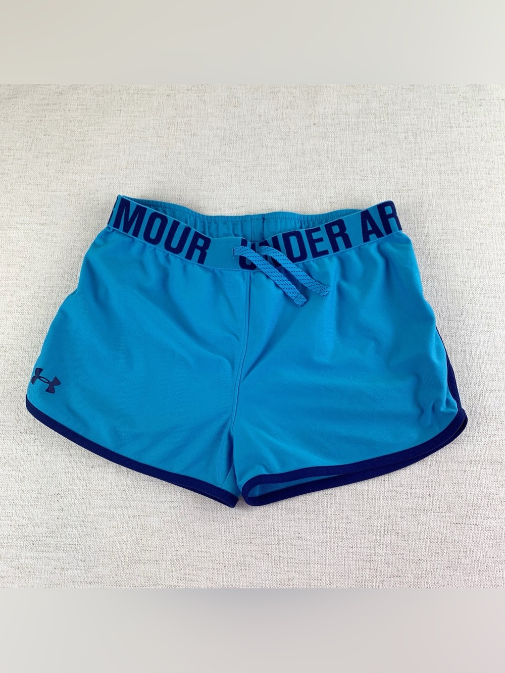 Under Armour big girl's heat gear Athletic Shorts size L in blue
